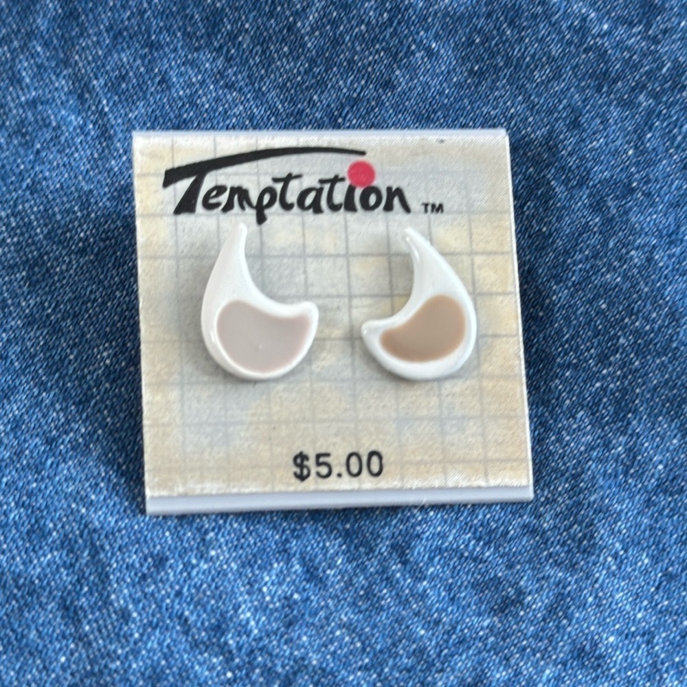 4/$10 Temptation Beige/white Abstract Studs